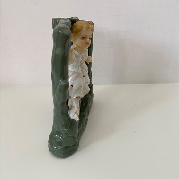 Vintage Ucagco Porcelain Bud Vase Victorian Girl with flowers made in Japan. - Picture 6 of 6